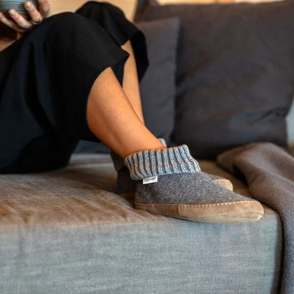 Gottstein Gottstein Hüttenschuh Dakota - Hoher Filzhausschuh für Damen & Herren aus 100% Schurwolle mit extra bequemer Ledersohle & elastischem Strickbund, Grau, – Produktbild 2 von 4