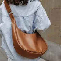 BOWLEANIES TASCHEN BOWLEANIES TASCHEN Moon Bag XXL aus Lederfaserstoff, Cognac braun, – Produktbild 1 von 1