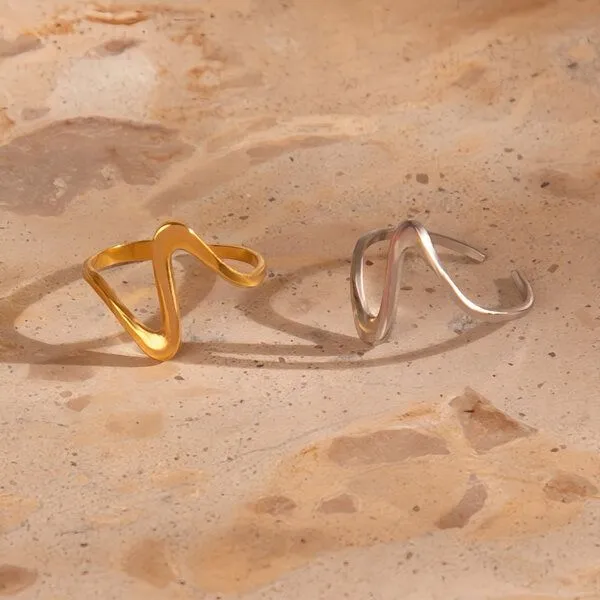 ELEKTROPULLI Größenverstellbarer Long Wave Ring ca. Ø 17 - 19mm von Elektropulli, Gold, – Produktbild 2 von 4