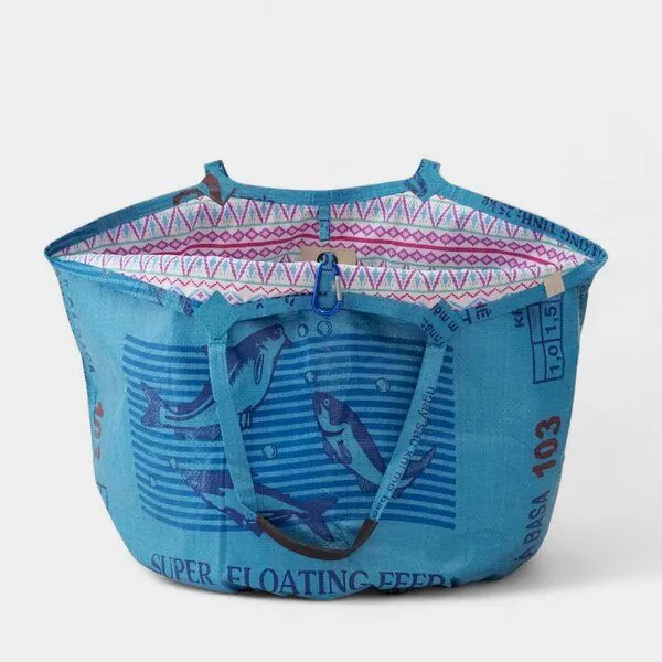REFISHED fair fashion REFISHED fair fashion Tasche 'SOULMATE WATERPROOF' Limitierte Edition! - upcycelte Fischfuttersäcke, #fish blau-aqua/#wp ethno, – Produktbild 1 von 5