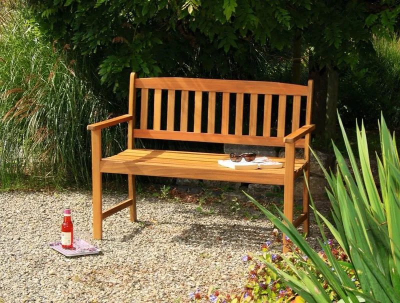 acamp Sitzbank Gartenbank Holz 2-Sitzer mit Armlehnen, Akazie FSC® geölt, wetterfest (Holzbank, 1-St., Gartenmöbel), Parkbank 110x56x86 cm, Teakholz-Optik, geölt, Balkon, Terrasse, Braun, – Produktbild 3 von 3