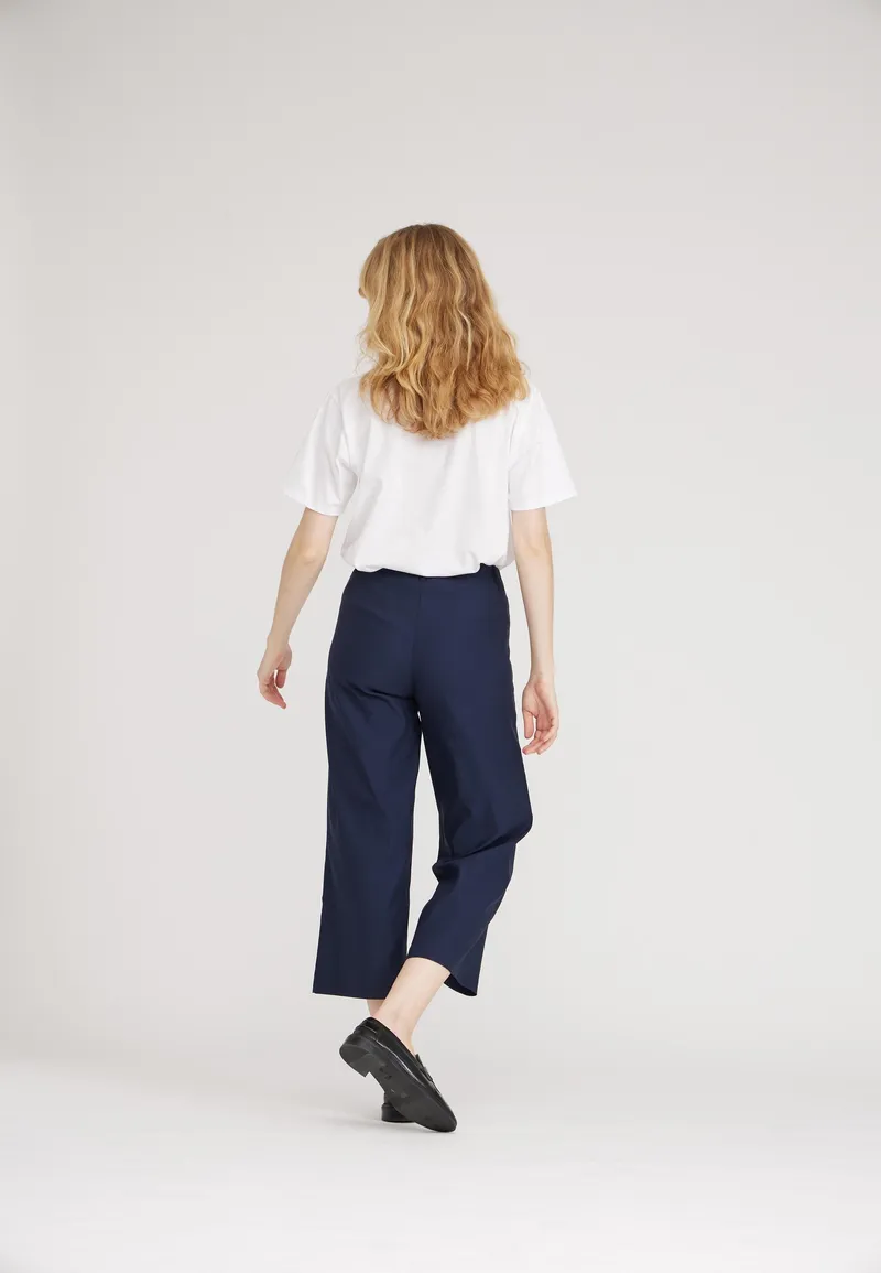 LAURIE LAURIE Damen vegan Hose Crop Loose Donna Navy, Extra dunkelblau, – Produktbild 1 von 2