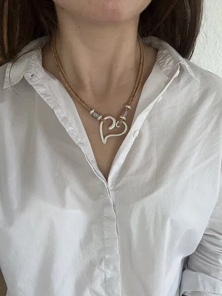 Kork-Deko Kork-Deko Außergewöhnliche Kette aus Naturkork mit Herz-Anhänger – Produktbild 2 von 3