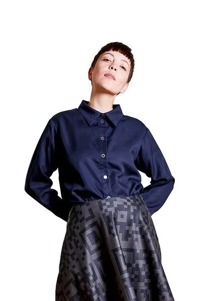 Sophia Schneider-Esleben Sophia Schneider-Esleben Unisex Shirt Lui, Navy - Hemd aus Tencel – Produktbild 3 von 4