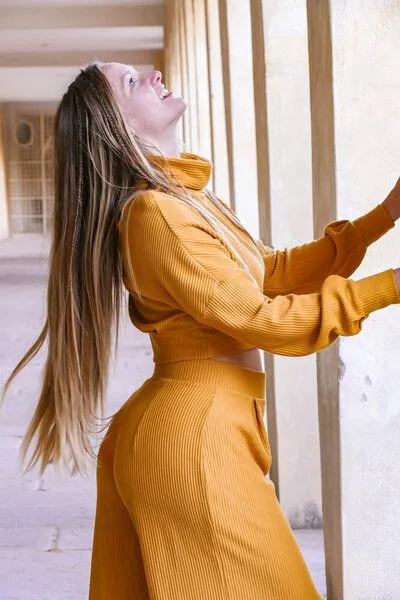 Vivien Joy Vivien Joy Kurzer Rollkragenpullover - Aila Crop Pulli, Amber (gelb), – Produktbild 3 von 4