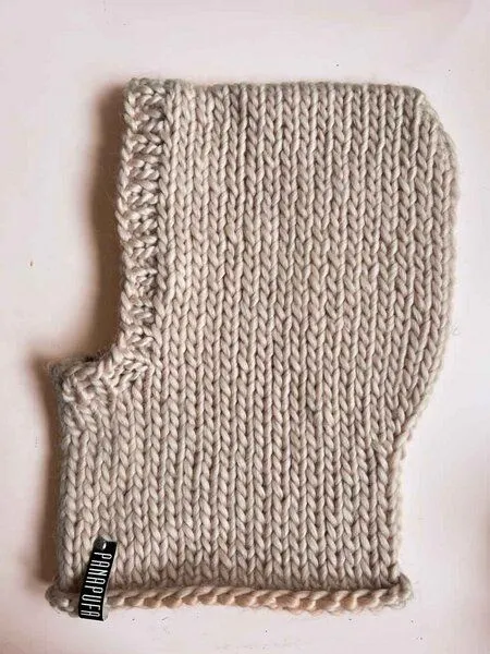 PANAPUFA PANAPUFA Handgestrickte Balaclava Kapuze – 100 % Merinowolle, Beige, – Produktbild 2 von 2