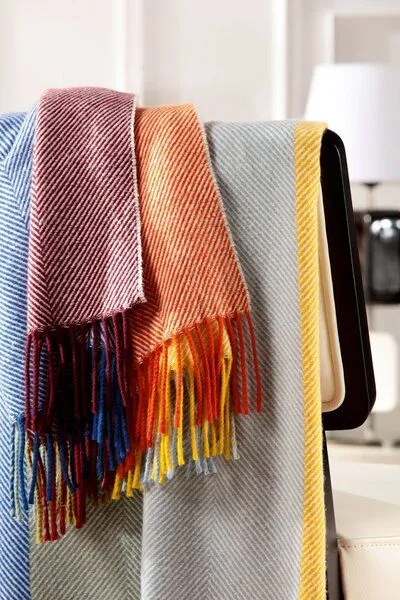 biederlack biederlack Fransenplaid "Colour Lines" mit Wolle und Kaschmir – Produktbild 4 von 4