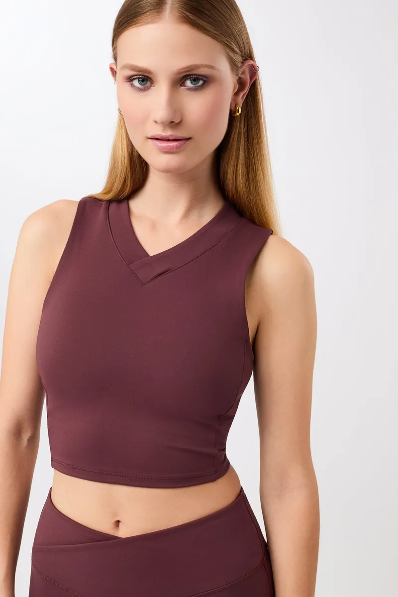 mandala MANDALA Damen vegan Kürzes Top Mit V-Ausschnitt In Rubinrot, Rot, – Produktbild 1 von 2