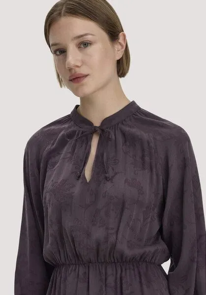 hessnatur hessnatur Kleid gerafft knielang aus TENCEL Lyocell- und LENZING ECOVERO Viskose, Dunkle traube, – Produktbild 2 von 4