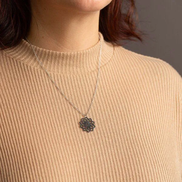 feinformart feinformart Kette mit Holzanhänger 'Mandala', Schwarz, – Produktbild 3 von 5