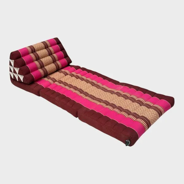 Der Lindwurm Der Lindwurm Thai Yogamatte- Dreieckskissen mit Kapokfüllung, Magenta/weinrot, – Produktbild 1 von 2