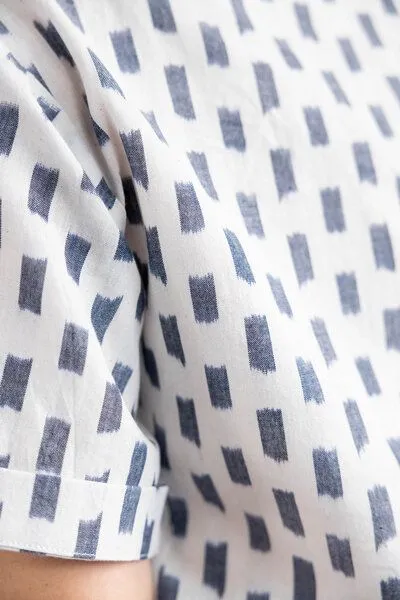 Jyoti - Fair Works Jyoti - Fair Works Bio-Baumwoll Bluse Avaani, Ikat, – Produktbild 3 von 4