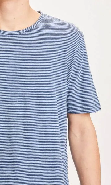 KnowledgeCotton Apparel KnowledgeCotton Apparel T-Shirt - ALDER narrow striped tee - aus Bio-Baumwolle, Blau (dark denim), – Produktbild 4 von 4