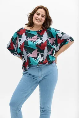 KOKOworld Bluse Wind aus fließender Viskose – weiter eleganter Schnitt mit Kimonoärmeln – exklusiver KOKOworld Print – Fair produziert in Polen – Produktbild 1 von 1