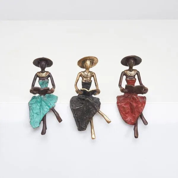 Moogoo Creative Africa Moogoo Creative Africa Bronze-Skulptur "Lesende Frau mit Hut " by Soré, Braun, – Produktbild 2 von 3