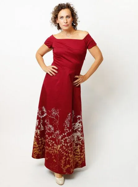 Peaces.bio - handbedruckte Biomode Peaces.bio - handbedruckte Biomode Abendkleid Rankenzauber in Beere – Produktbild 3 von 4
