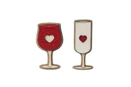 BeWooden BeWooden Broschen aus Holz für Paare – Rot- und Weisswein – Produktbild 1 von 1