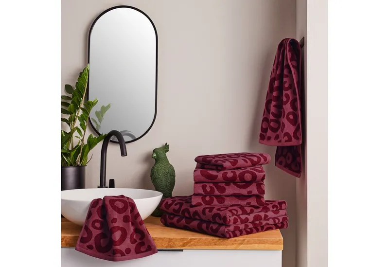 OTTO home Handtuch Set Anna Leopardenmuster, 8-tlg Handtuch-Set, 100% Baumwolle, Frottiervelours (Set, 8-St), Duschtücher, Handtücher und Gästetücher, weich, Rot, – Produktbild 1 von 5