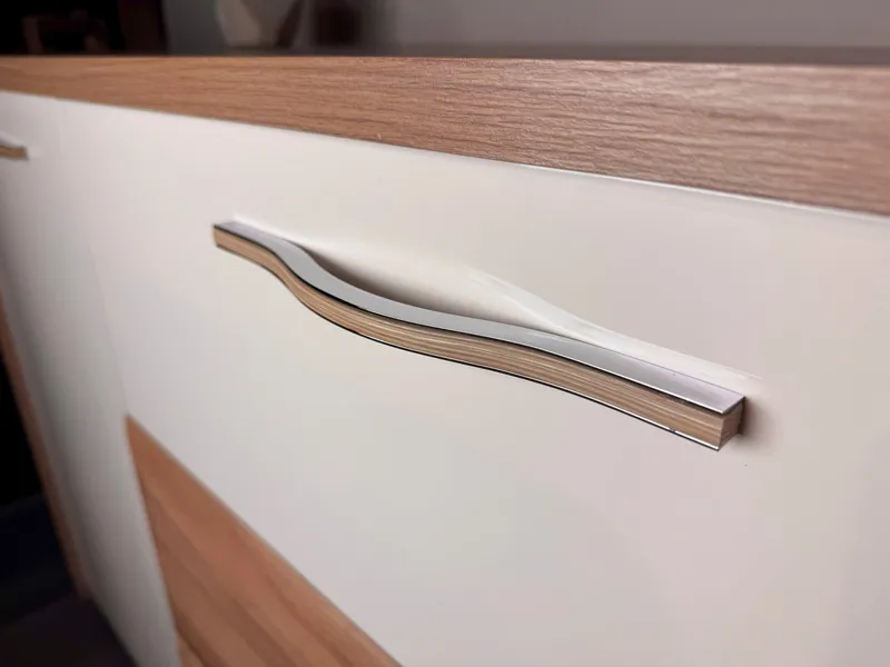 OTTO home Kommode Gala, melaminbeschichtet und beige hochglänzend UV lackiert (Soft-Close Funktion, Maße: B/T/H 170/46/83cm), 2trg., mit 4 Schubladen, klassische Rahmenoptik, FSC-zertifiziert, Beige, – Produktbild 2 von 5