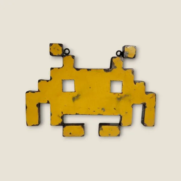 Moogoo Creative Africa Moogoo Creative Africa Space Invader | Upcycling-Figur | Wand-Dekoration, Gelb, – Produktbild 1 von 1