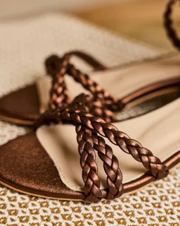 Minuit Sur Terre Minuit Sur Terre Damen vegan Sandalen Yselis Bronze – Produktbild 1 von 1