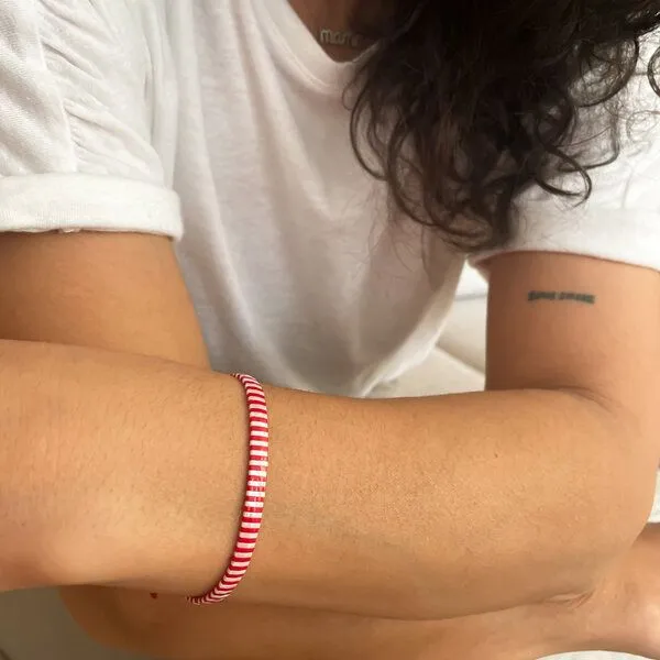 juni juni Gestreiftes Perlenarmband "Coco" im Breton Stil, Blau, – Produktbild 5 von 6