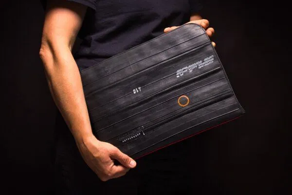 ARTHURKOPF ARTHURKOPF Laptoptasche aus Fahrradschlauch, Gelb, – Produktbild 2 von 4