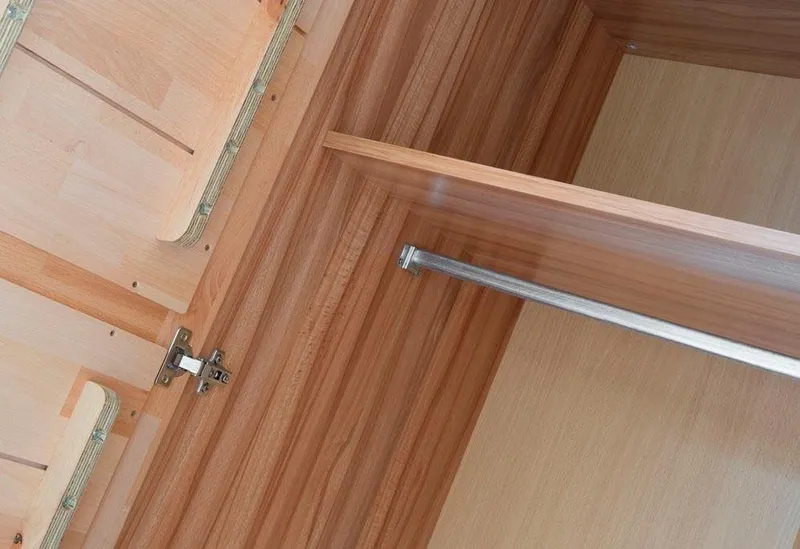 OTTO home Drehtürenschrank Triest teilmassiv, FSC®-zertifizierte Buche, Beige, – Produktbild 6 von 8