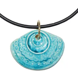 Schönes aus Indochina Schönes aus Indochina Schmuck aus Keramik, Anhänger Blume und Fächer am Kautschukcollier – Produktbild 1 von 1