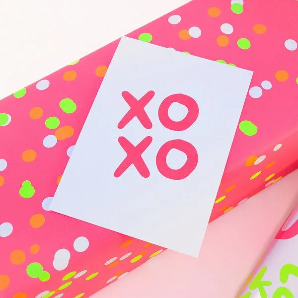 Bow & Hummingbird Bow & Hummingbird Geschenkpapier "Neon Konfetti" aus Recyclingpapier – Produktbild 3 von 8