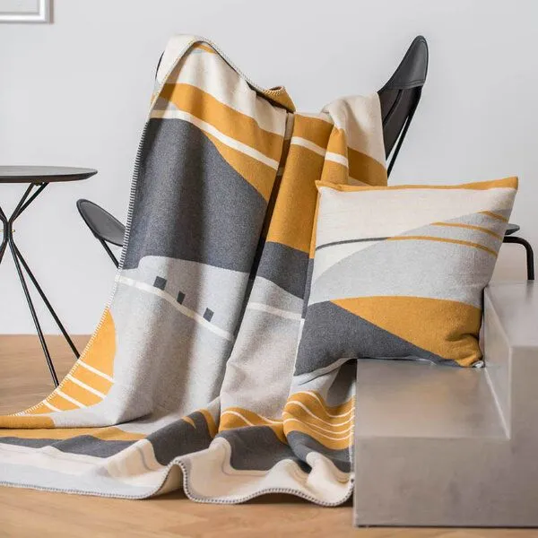 david fussenegger David Fussenegger Kuscheldecke Geo, Senf, – Produktbild 4 von 4