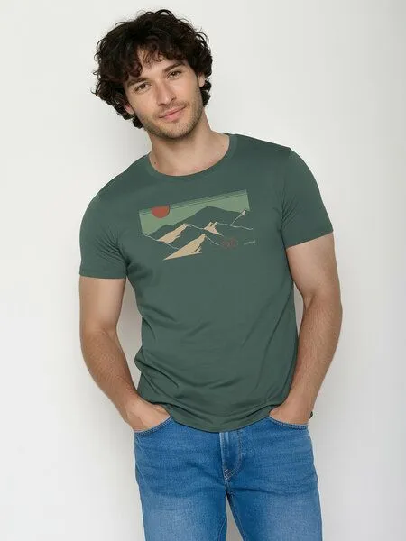 GreenBomb GREENBOMB Mountain Tour Guide - Sportliches T-Shirt aus Bio-Baumwolle / hochwertiger Print / GOTS / Fair & Vegan, Grün (night grove), – Produktbild 2 von 5