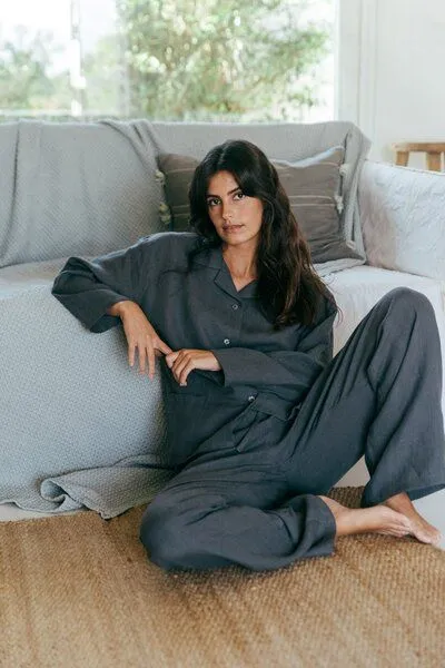 AmourLinen AmourLinen Langarm-Pyjama-Set Snooze, Charcoal (schwarz), – Produktbild 1 von 4
