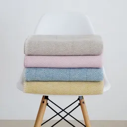 RIEMA Germany RIEMA Germany leichte Kuscheldecke FINN aus Bio-Baumwolle Fischgrät Wolldecke – Produktbild 1 von 1