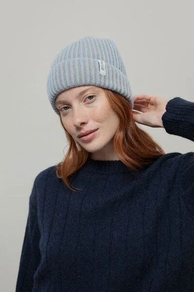 Rifò - Circular Fashion Made in Italy Rifò - Circular Fashion Made in Italy Mütze Teo aus Recycelter Kaschmirwolle, Hellblau - beige, – Produktbild 1 von 3