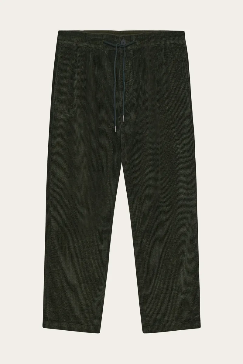 KnowledgeCotton Apparel KnowledgeCotton Apparel Herren vegan Hose Fig Comfort Aus Cord Forest Night, Grün, – Produktbild 1 von 1