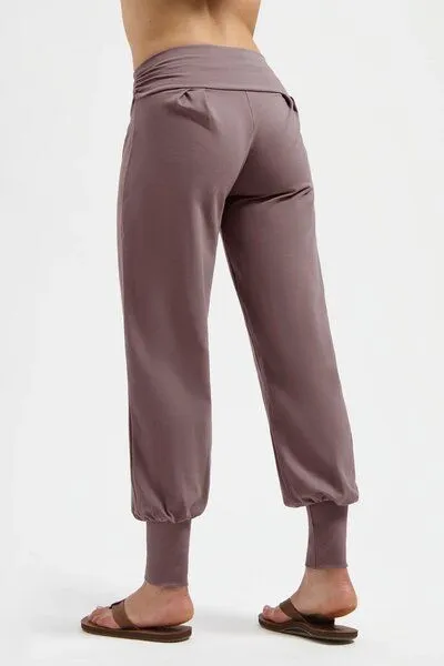 Urban Goddess Urban Goddess Yoga Hose Dakini, Fireclay (braun), – Produktbild 3 von 4
