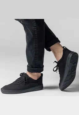 MELA Damen Sneakers all black von MELAWEAR - GOTS zertifiziert – Produktbild 1 von 1
