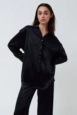 amt studio amt.studio "Hali Shirt" edle glänzende Tencel Bluse oversized mit versteckter Knopfleiste – Produktbild 1 von 1