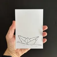 ilovemixtapes ilovemixtapes Postkarte „Paperboat“ – handgezeichnetes Papierboot | Minimalistisches maritimes Design | 350 g Offsetpapier DIN A6 – Produktbild 1 von 1