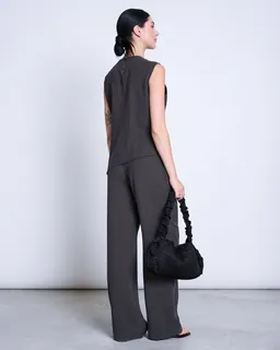 JAN N JUNE JAN 'N JUNE Damen vegan Hose Crinkle Hava Mud – Produktbild 1 von 1