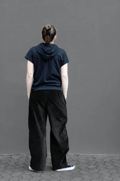 Golden Circle Clothing Golden Circle Clothing Barrel-Cordhose mit Gummibund, Schwarz, – Produktbild 3 von 4