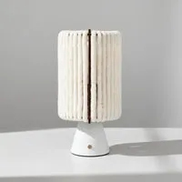 ALMUT von Wildheim ALMUT von Wildheim kabellose dimmbare Tischlampe aus 100 % Wolle vom Tiroler Stein- und Bergschaf – Produktbild 1 von 1