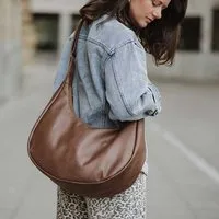 BOWLEANIES TASCHEN BOWLEANIES TASCHEN Moon Bag XXL aus Lederfaserstoff, Schokobraun, – Produktbild 1 von 1