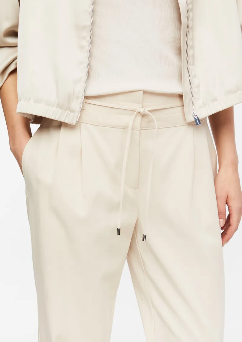 comma comma Softe Ankle-Stoffhose aus Lyocellmix mit Gürtel-Detail, Beige, – Produktbild 3 von 3