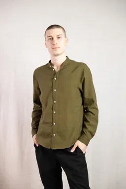 Jyoti - Fair Works Jyoti - Fair Works Herren vegan Hemd Harish Moss Green – Produktbild 1 von 1