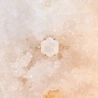 Eppi Eppi Verlobungsring mit Mondstein in Hexagon-Form und Diamanten Carrie, Rosa, – Produktbild 1 von 1