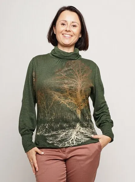 Peaces.bio - handbedruckte Biomode Peaces.bio - handbedruckte Biomode Leinenstrick-Pulli in Tannengrün, Tannengrün, – Produktbild 2 von 4