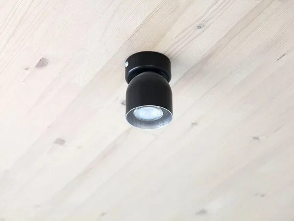 werkvoll by Lena Peter werkvoll by Lena Peter Recycling Feuerlöscher-Deckenleuchte FIRELIGHT, Schwarz, – Produktbild 2 von 5