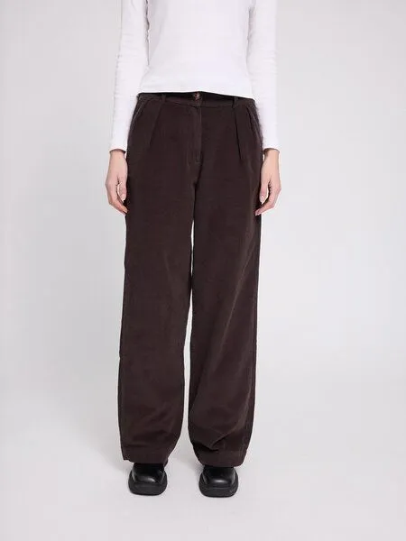 Mazine Mazine Damen "Pleated" Cordhose aus 99% Bio-Baumwolle und 1% Elasthan, Dark chocolate (braun), – Produktbild 1 von 4